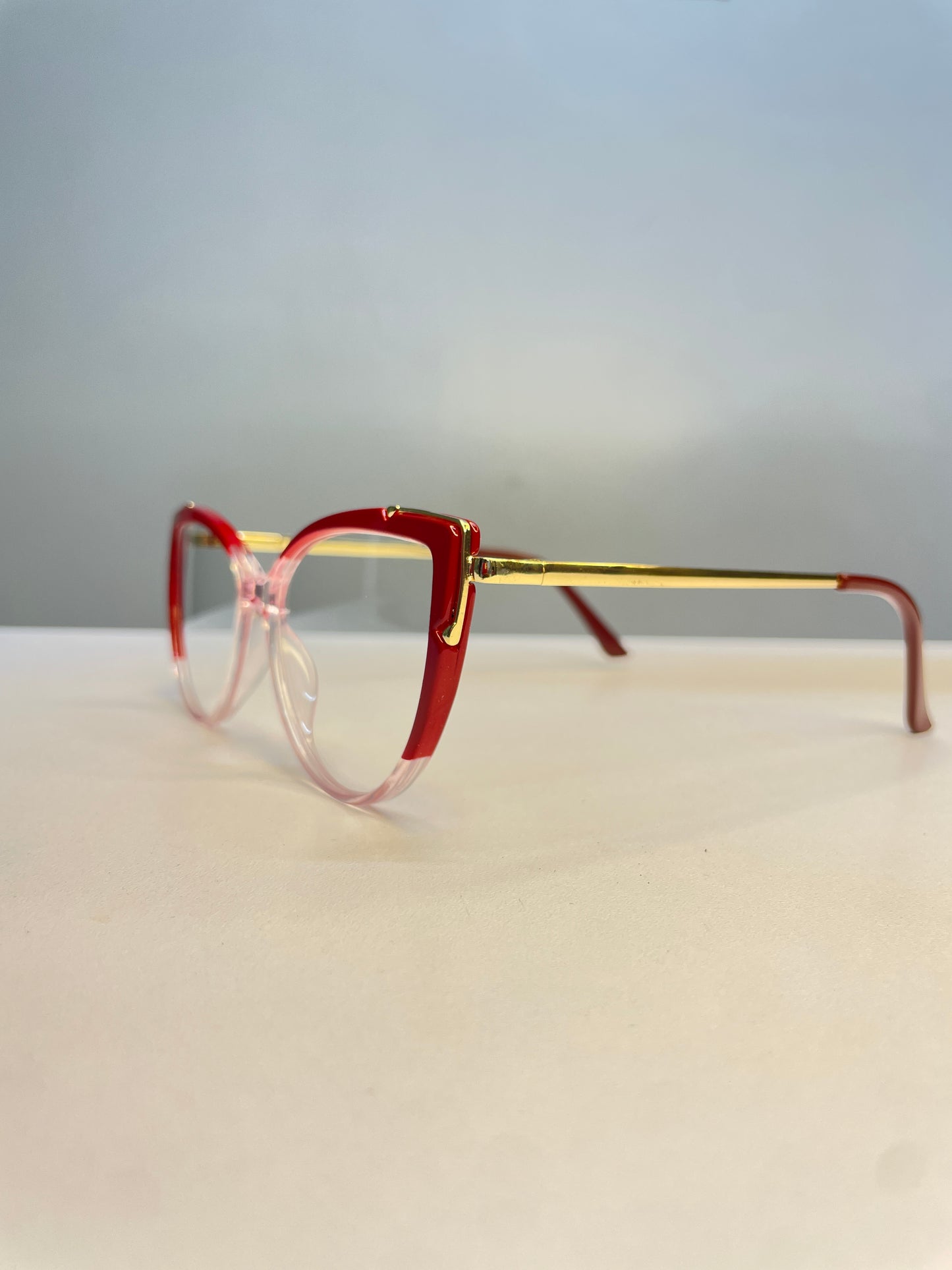 Rea collection, red clear with rounded bottom