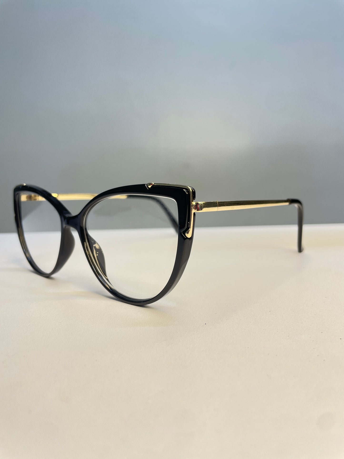 Rea collection, simple black with a touch of gold