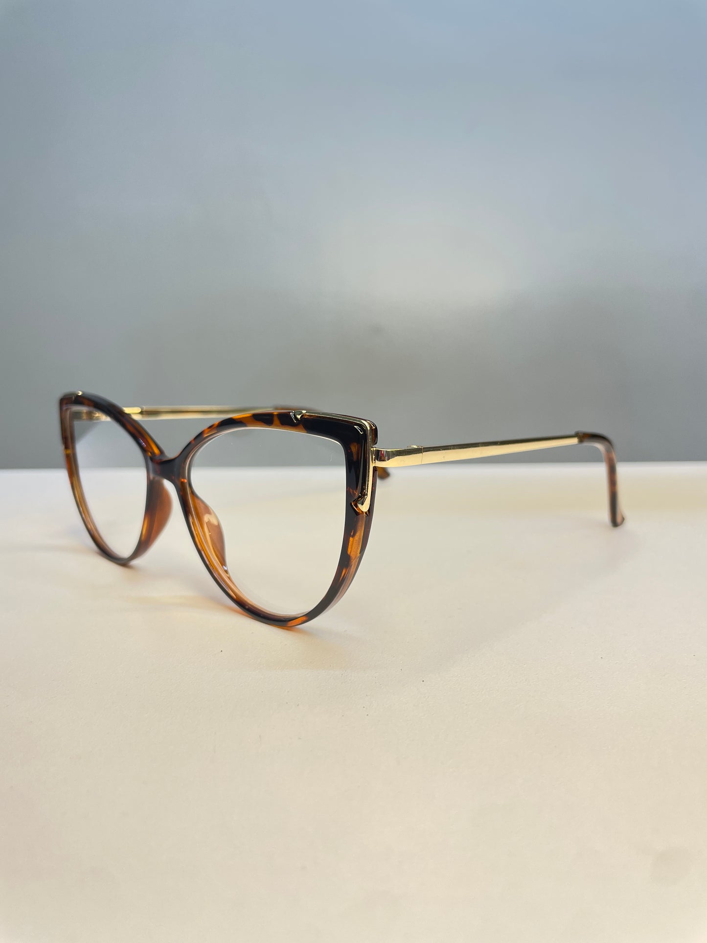 Rea collection, cheetah print with a rounded bottom