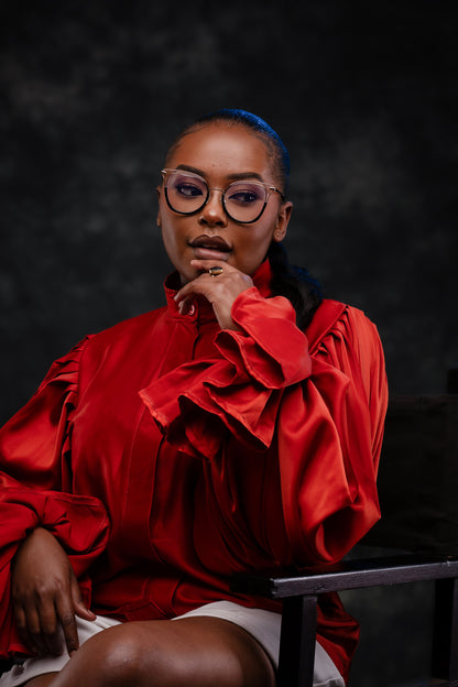 Lina collection, softly rounded silhoutte with light weight metallic structure