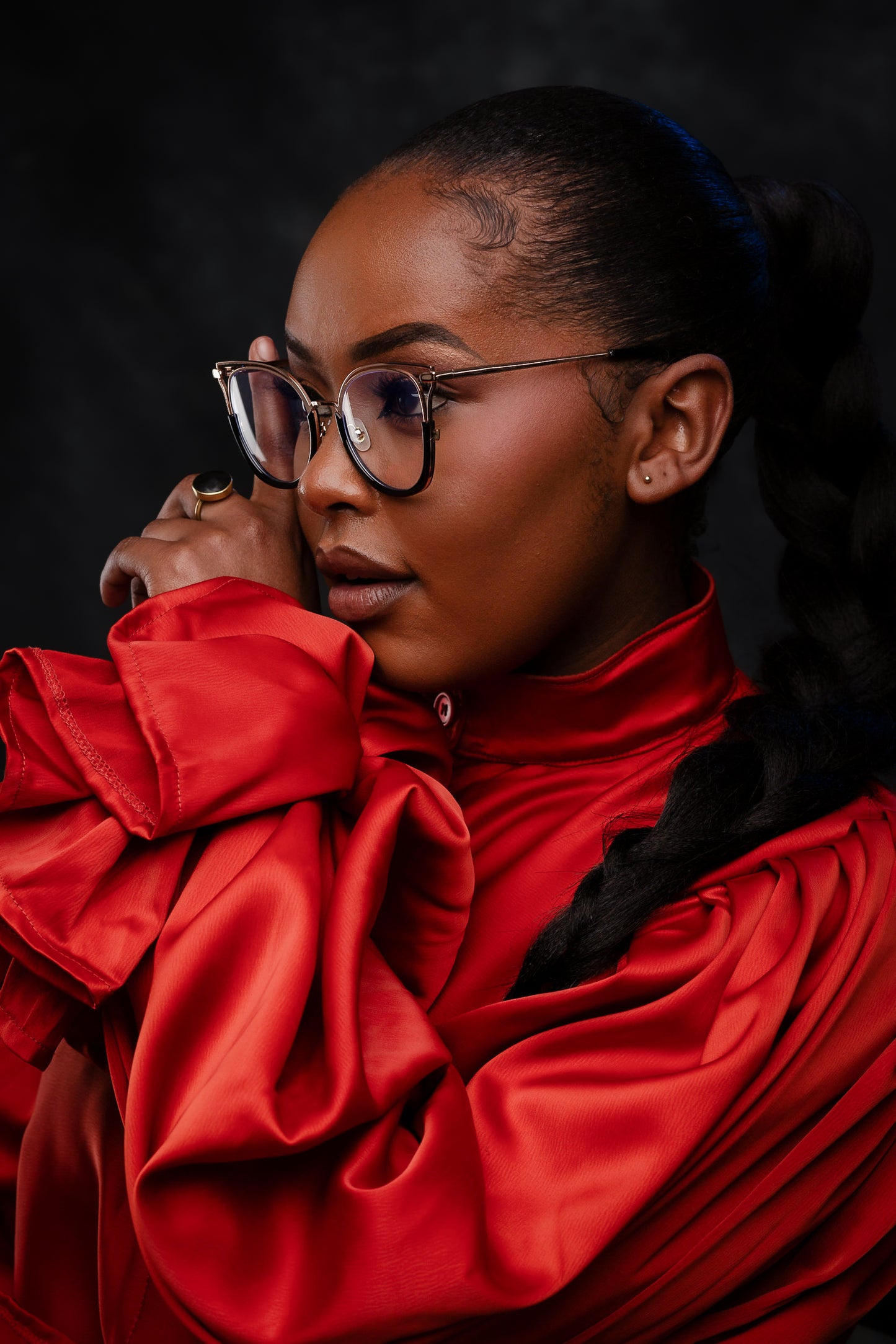 Lina collection, softly rounded silhoutte with light weight metallic structure