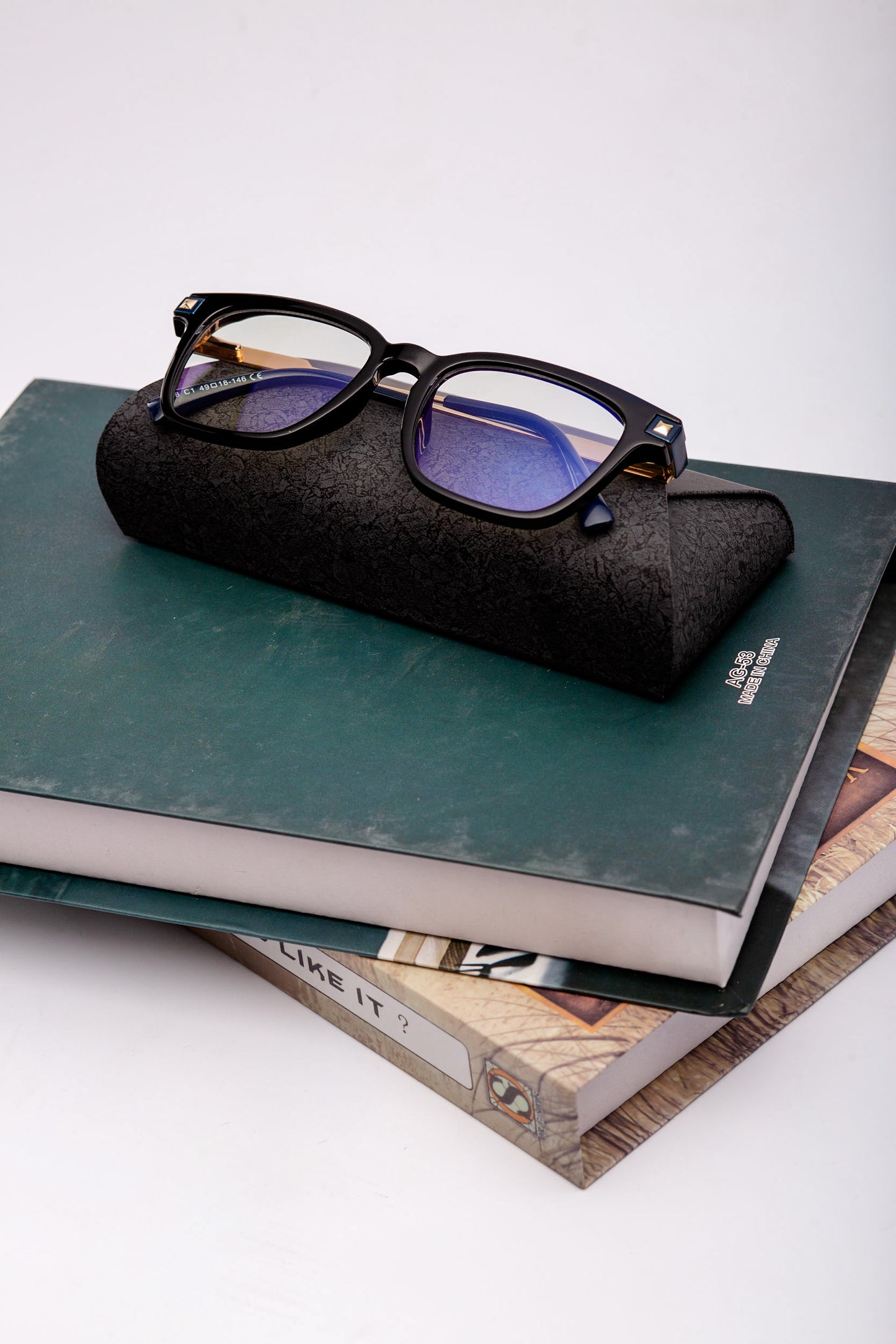 Joe Men's collection, black with gold arms