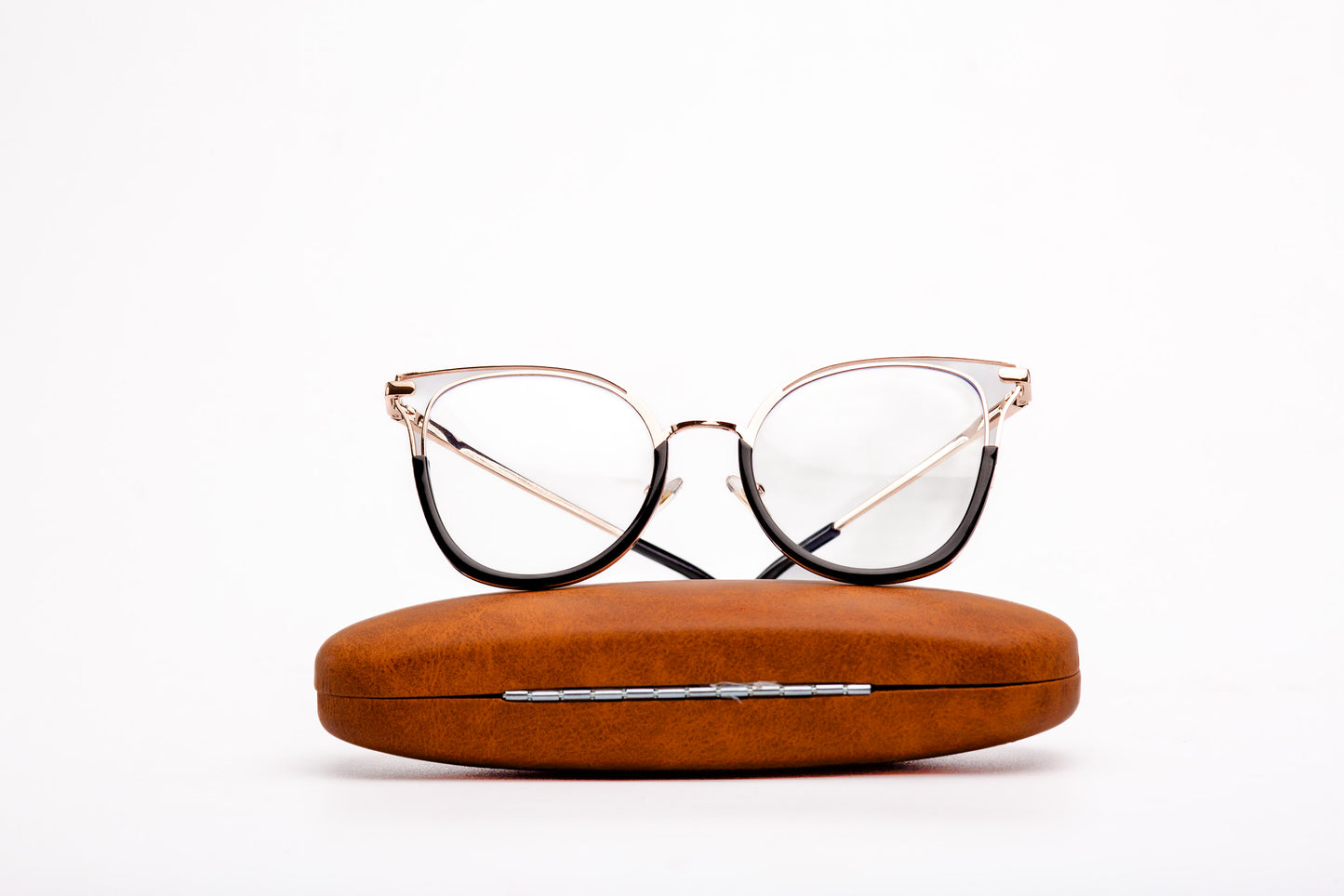 Lina collection, softly rounded silhoutte with light weight metallic structure