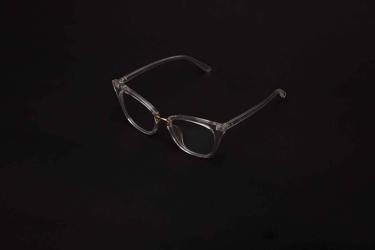 Chic collection, fully transparent metallic gold bridge