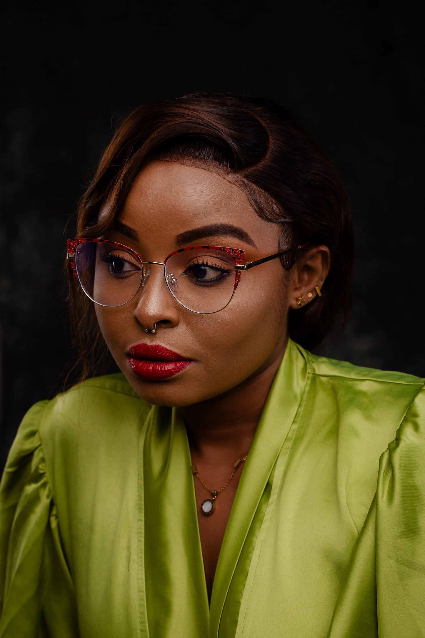 Sue collection, boss red with a touch of gold