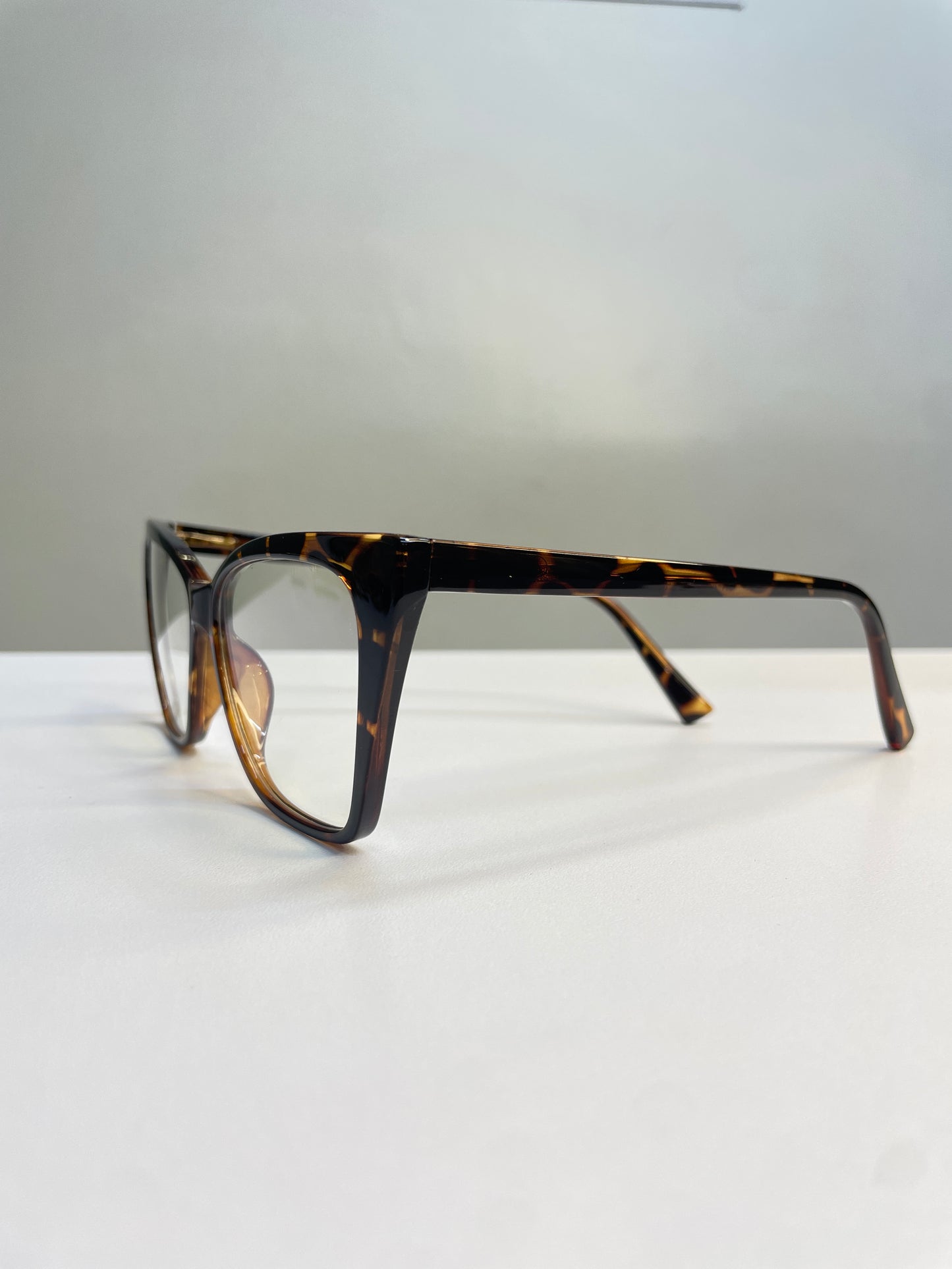 Ema collection, printed with a glossy finish